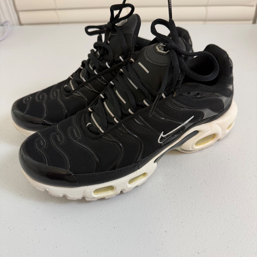 Nike Air Max Plus TN Black Coconut Milk Women 9.5 DM2362-001 Running Shoes